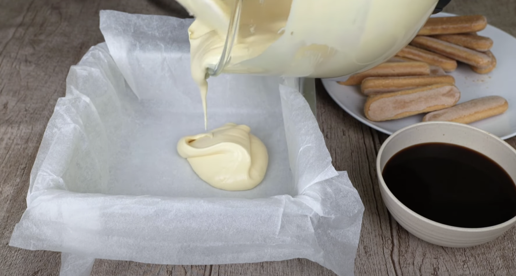 montando un tiramisu